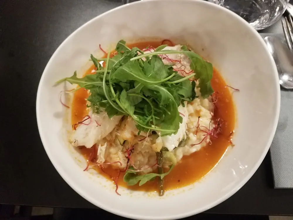 Daurade Et Son Risotto Accompagné de Ces Petits Légumes